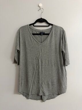 American Eagle Outfitters Gray V-Neck Short Sleeve Tee